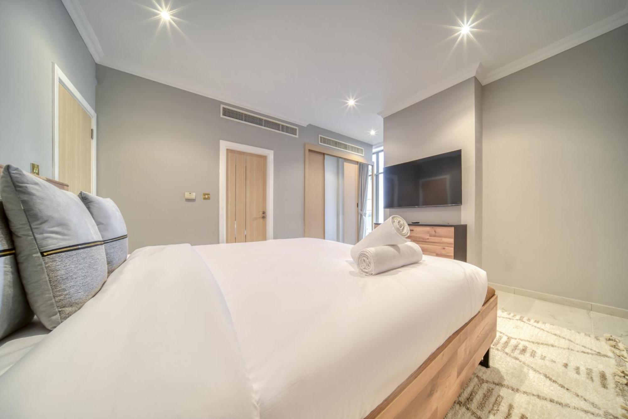 Luxurious 4 Bedroom Duplex With Terrace & Sea View ドバイ エクステリア 写真
